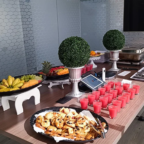 Ofrecemos servicio de Alimentos y Bebidas a todo tipo de comedor industrial