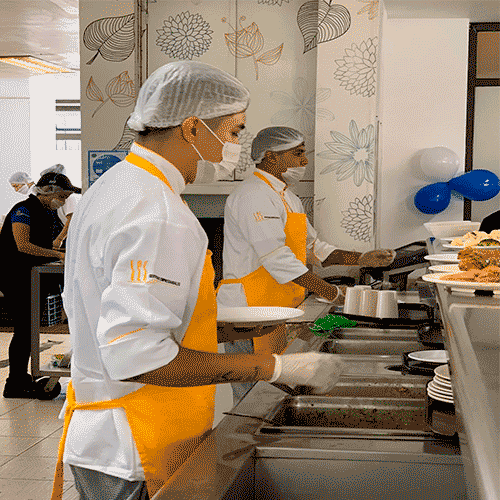 Ofrecemos servicio de Alimentos y Bebidas a todo tipo de comedor industrial
